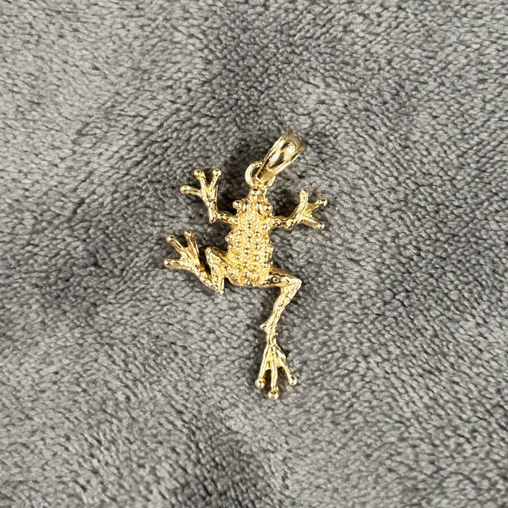 14k Gold Frog reptile Pendant